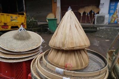 江西非遗小镇奇观 斗笠满街走，土烟论斤售